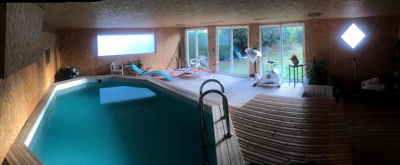 Séjour avec piscine chauffée Saint-Ours  Extérieur photo